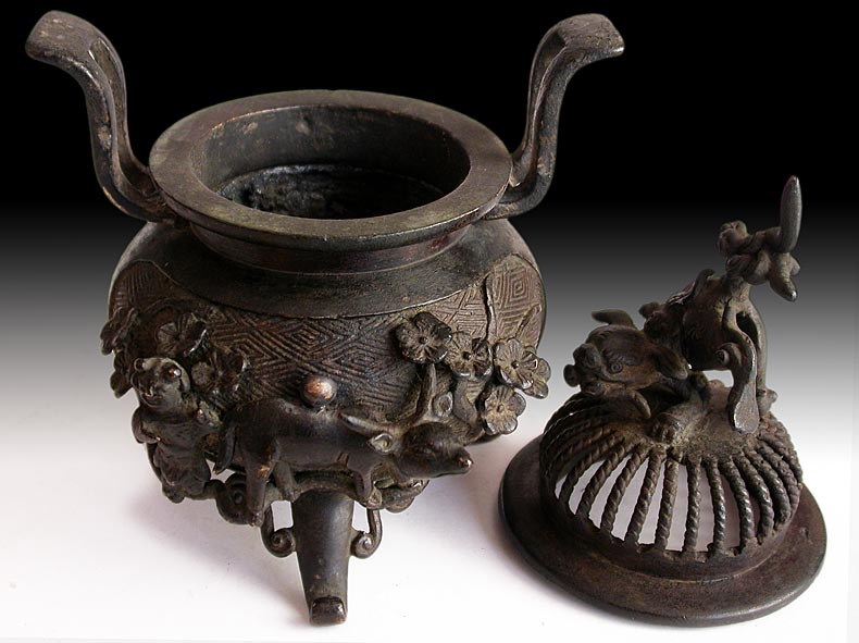 Edo Enlightenment Bronze Tripod 