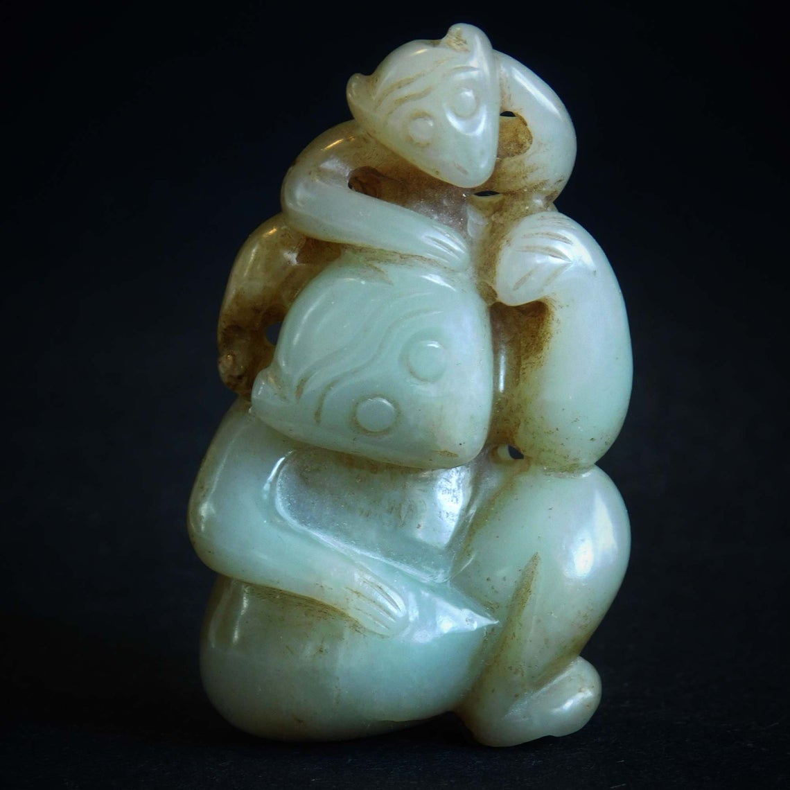 Nephrite Jade Monkey Mother and Playful Child Antique Chinese carved Toggle 戲弄猴子软玉珮
