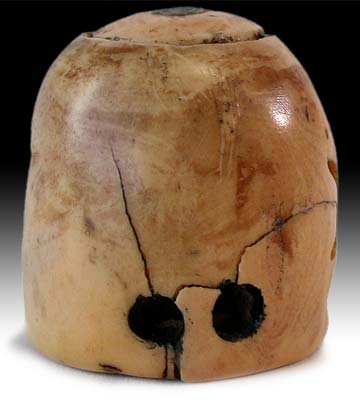 Skull Pill Box Netsuke back
