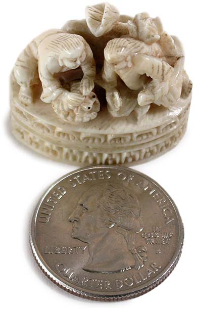 Sennins Catching Frog Child Netsuke