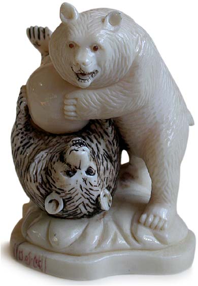 Bears Fight for Global Domination Netsuke
