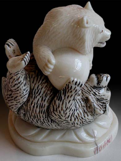 Bears Fight for Global Domination Netsuke