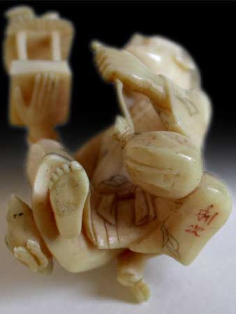 Bird Seller Netsuke Sig Ritsugi