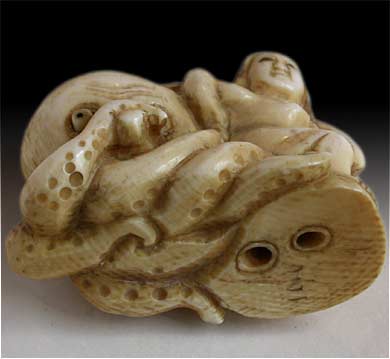 Octopus Diver Girl Netsuke bottom