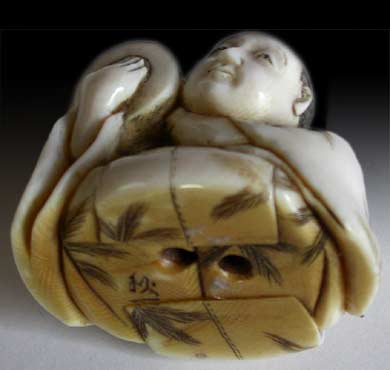 Court Drummer Netsuke Signed Shuichi