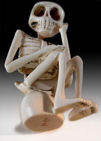 Skeleton Thinker Netsuke Signed Gyokuyuki