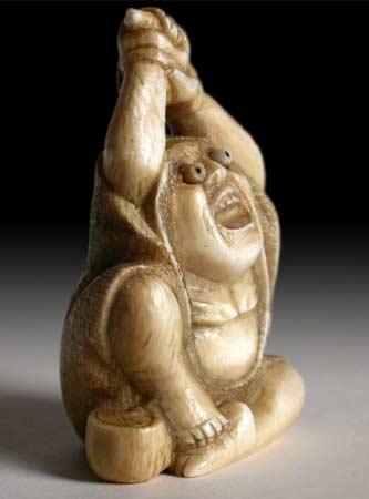 Howling Daruma Trick Netsuke rt