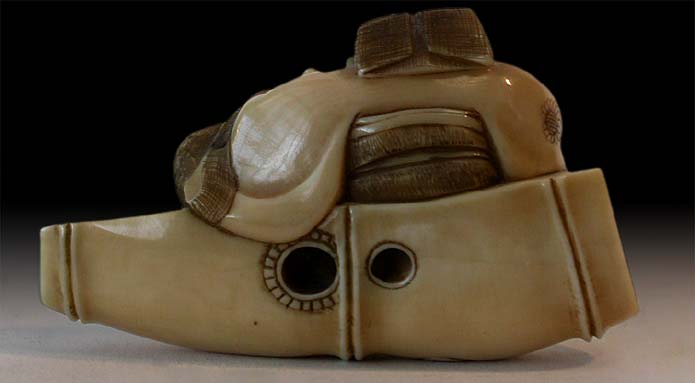 Boating Jurojin Netsuke  back