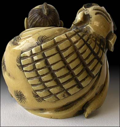 ShishiMai Netsuke back