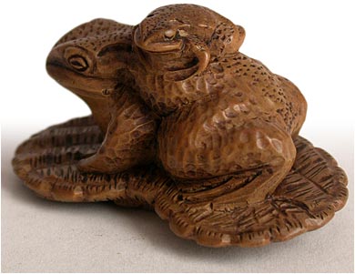 Frogs on Sandal Netsuke lt