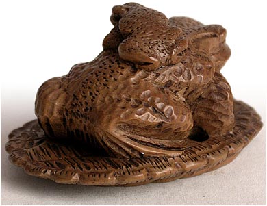 Frogs on Sandal Netsuke back
