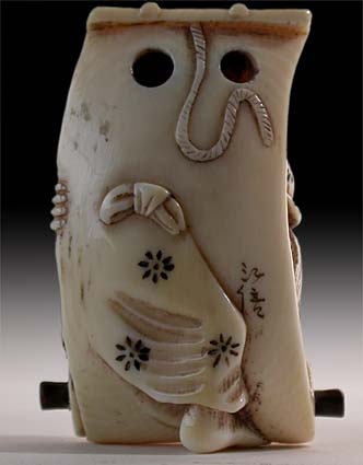 Dojoji Hannya Netsuke back