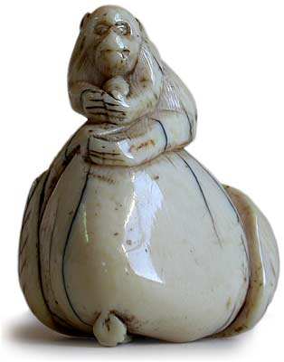 Monkey on Large Peach Netsuke
