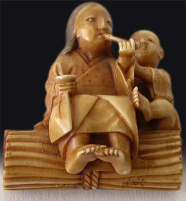 Smoking Mother and Child Netsuke  bottom