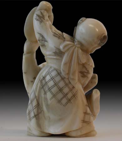 Play Fighting Karako Netsuke back