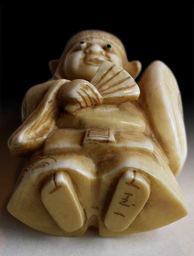 Noh Actor Trick Netsuke by Gyokuichi