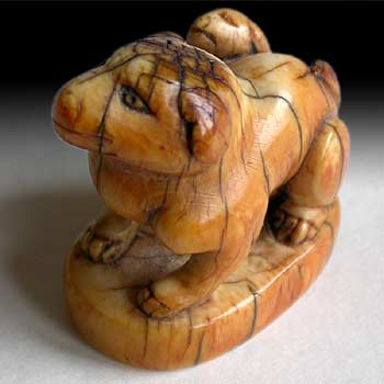 Puppy Seal Netsuke lt