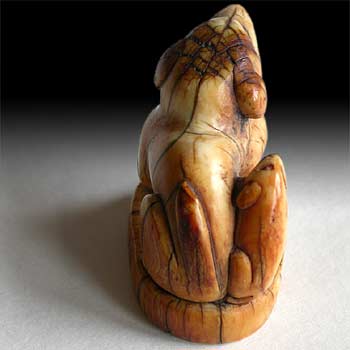 Puppy Seal Netsuke back