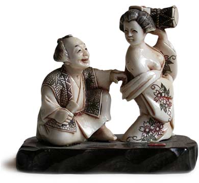 Geisha Teasing Okimono