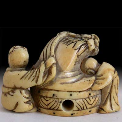Lion Dance Netsuke back