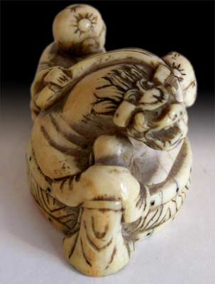 Lion Dance Netsuke side view