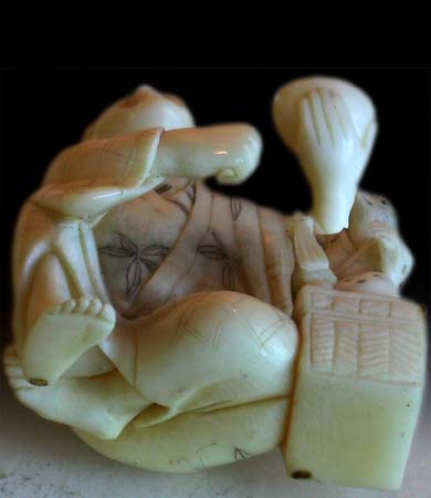 Sparrow Trainer Netsuke bottom