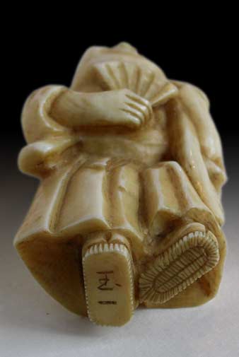 Netsuke by Gyokuichi