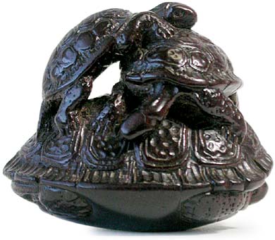 Three Turtles Carved Horn Netsuke