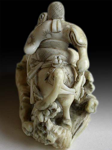 Gentoku on Horse Netsuke back