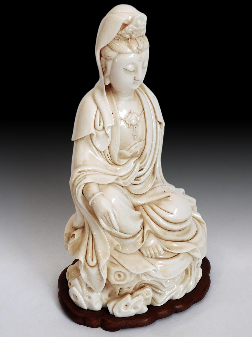 Dehua Kuan Yin Porcelain Statue